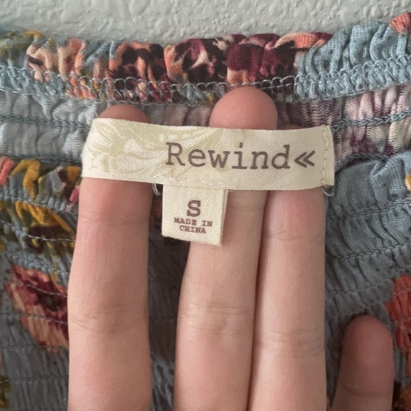 Off/on the shoulder blouse! - Picture 3 of 3